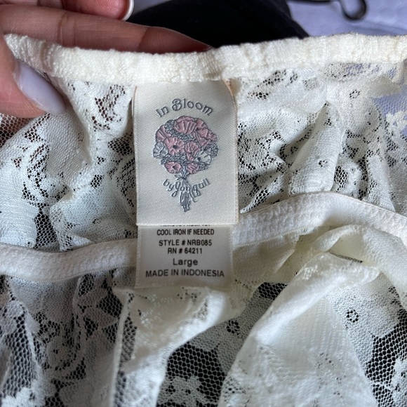 Ruffle front chemise - Picture 4 of 8